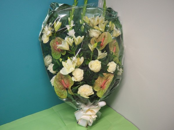 Floristería lorea ramo rosa y anthurium