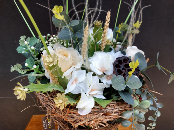 Centro artificial blanco alto