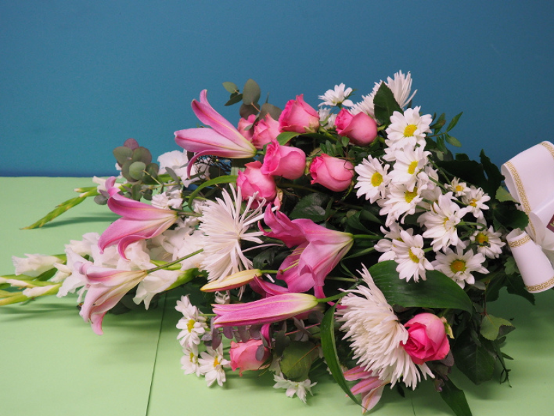 Ramo funerario con color