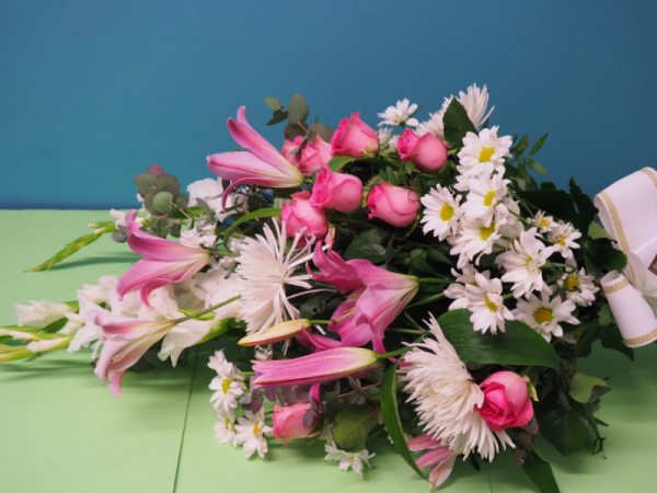 Ramo funerario con color