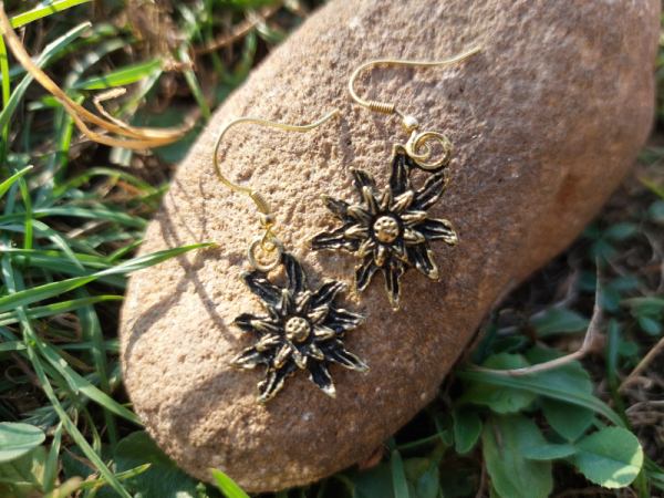 Eguzkilore pendientes dorados floristería lorea