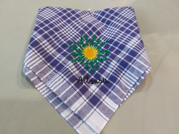 Floristería lorea pañuelo eguzkilore bordado