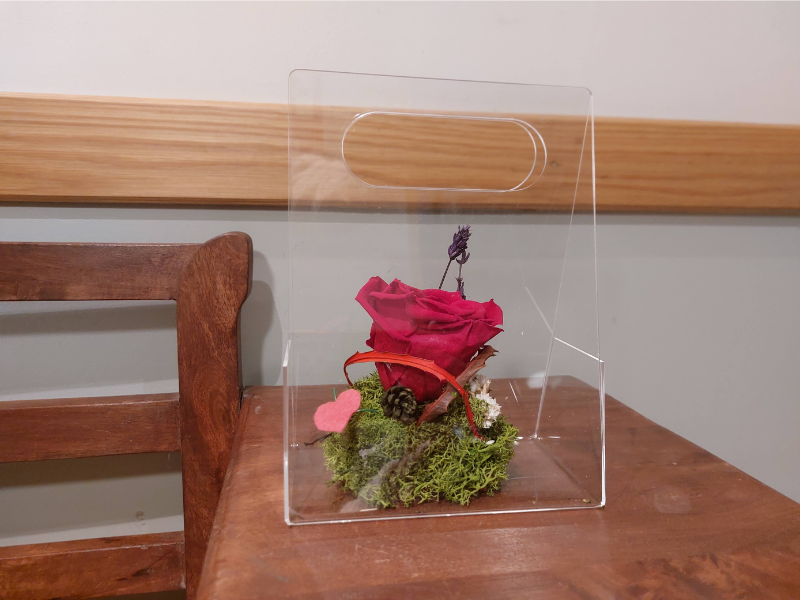 Rosa en bolso metacrilato
