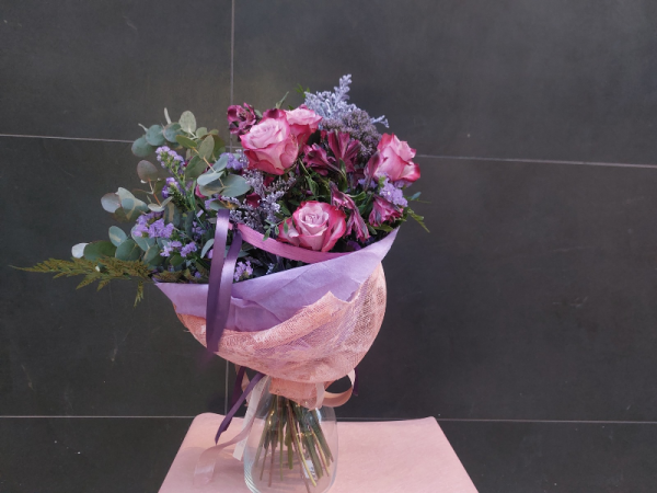 Floristería lorea ramo 8 de marzo