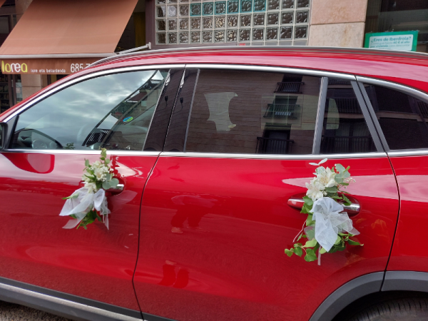 Arreglo floral para manillas de coche