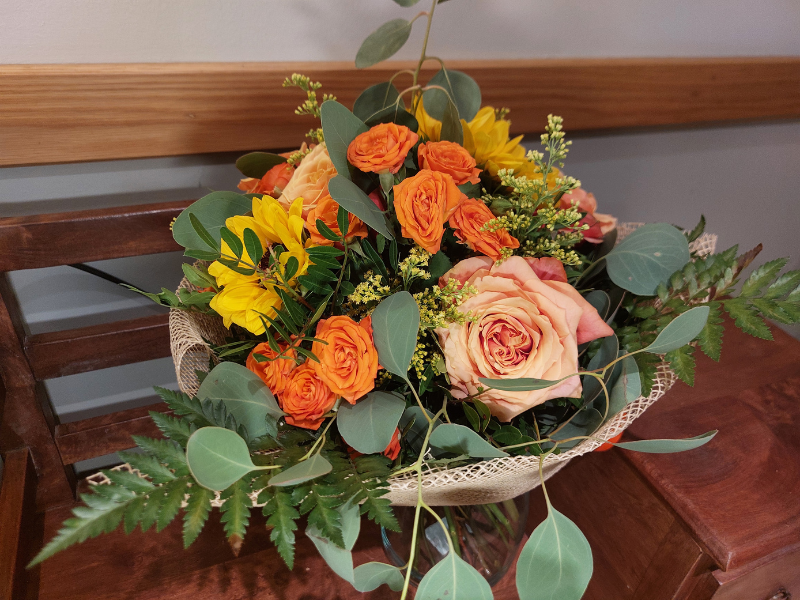 Ramo de rosas naranjas