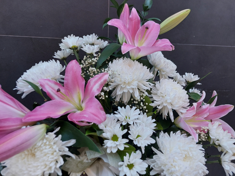 Floristería lorea centro blanco pared detalle